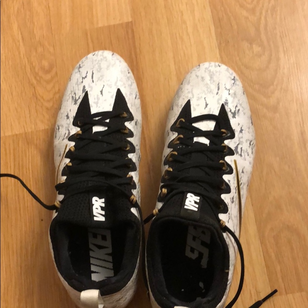 Nike men’s vapor untouchable football cleats